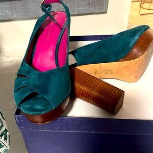 Gorgeous emerald green suede Trina Turk slingbacks.